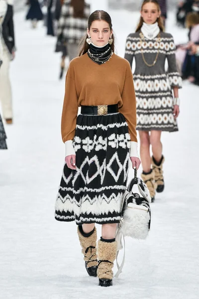 Look 25